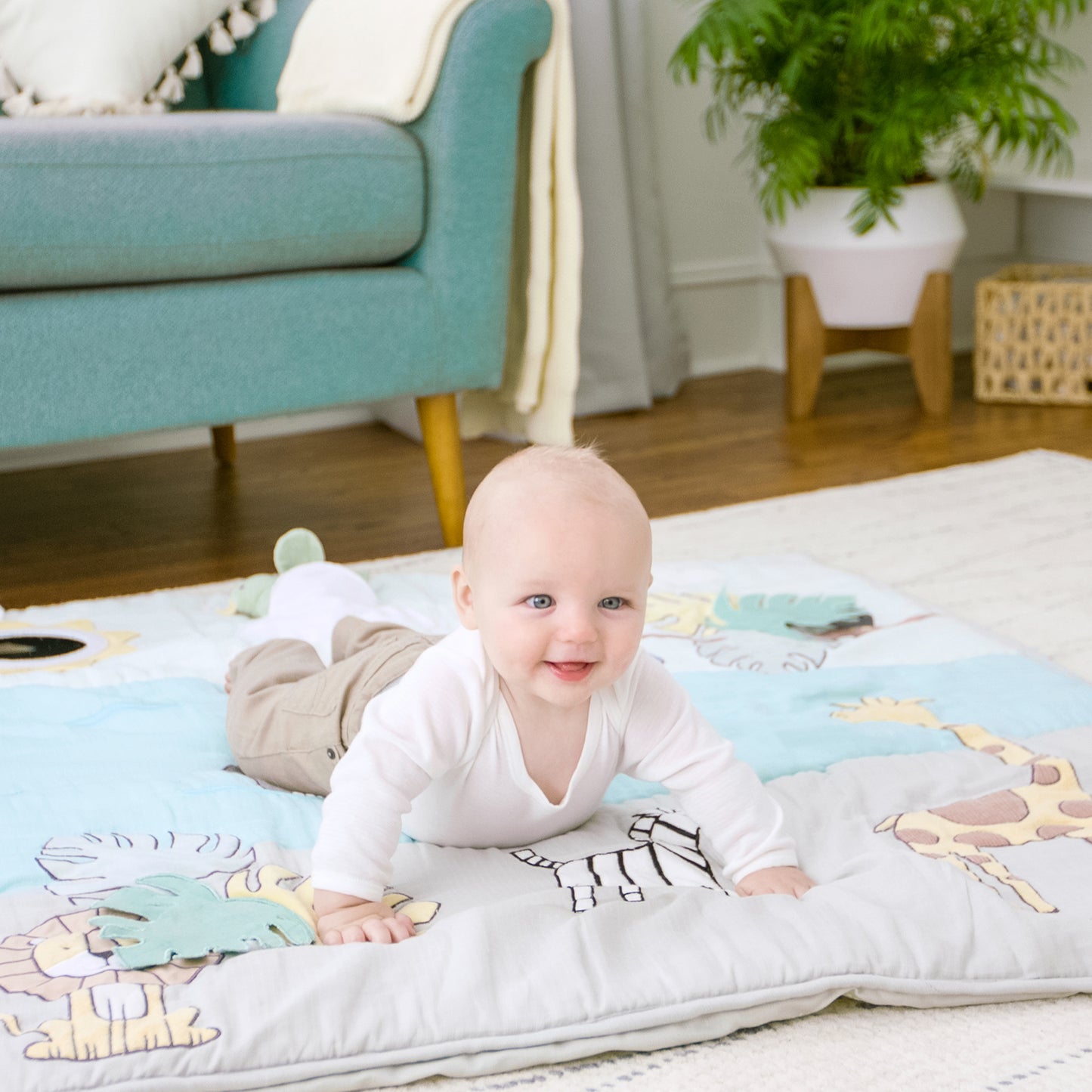 aden + anais™ tummy time žaidimų kilimėlis