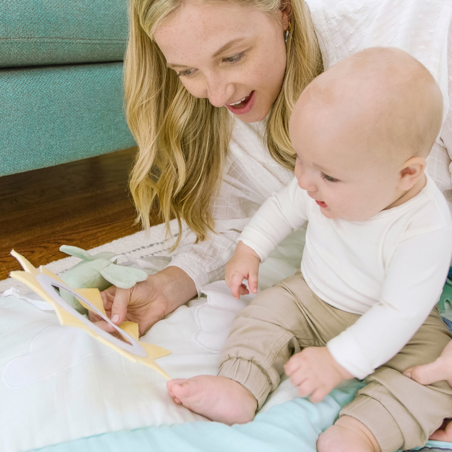 aden + anais™ tummy time žaidimų kilimėlis