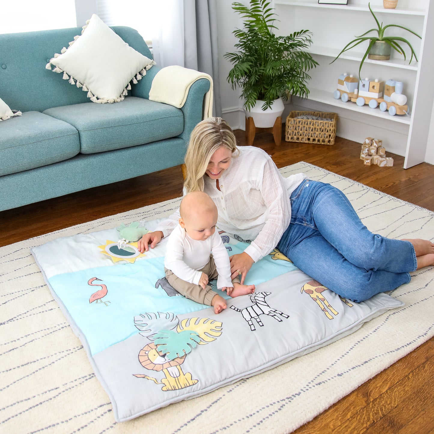 aden + anais™ tummy time žaidimų kilimėlis