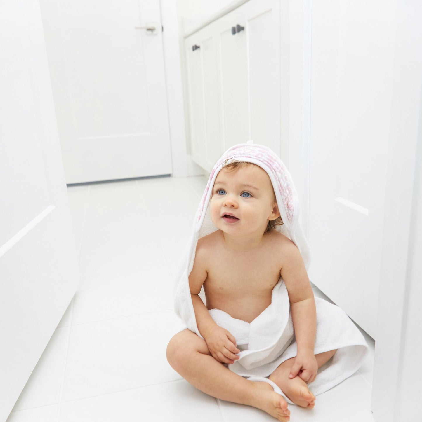 aden + anais™ essentials rankšluosčiai su gobtuvu (2 vnt.)
