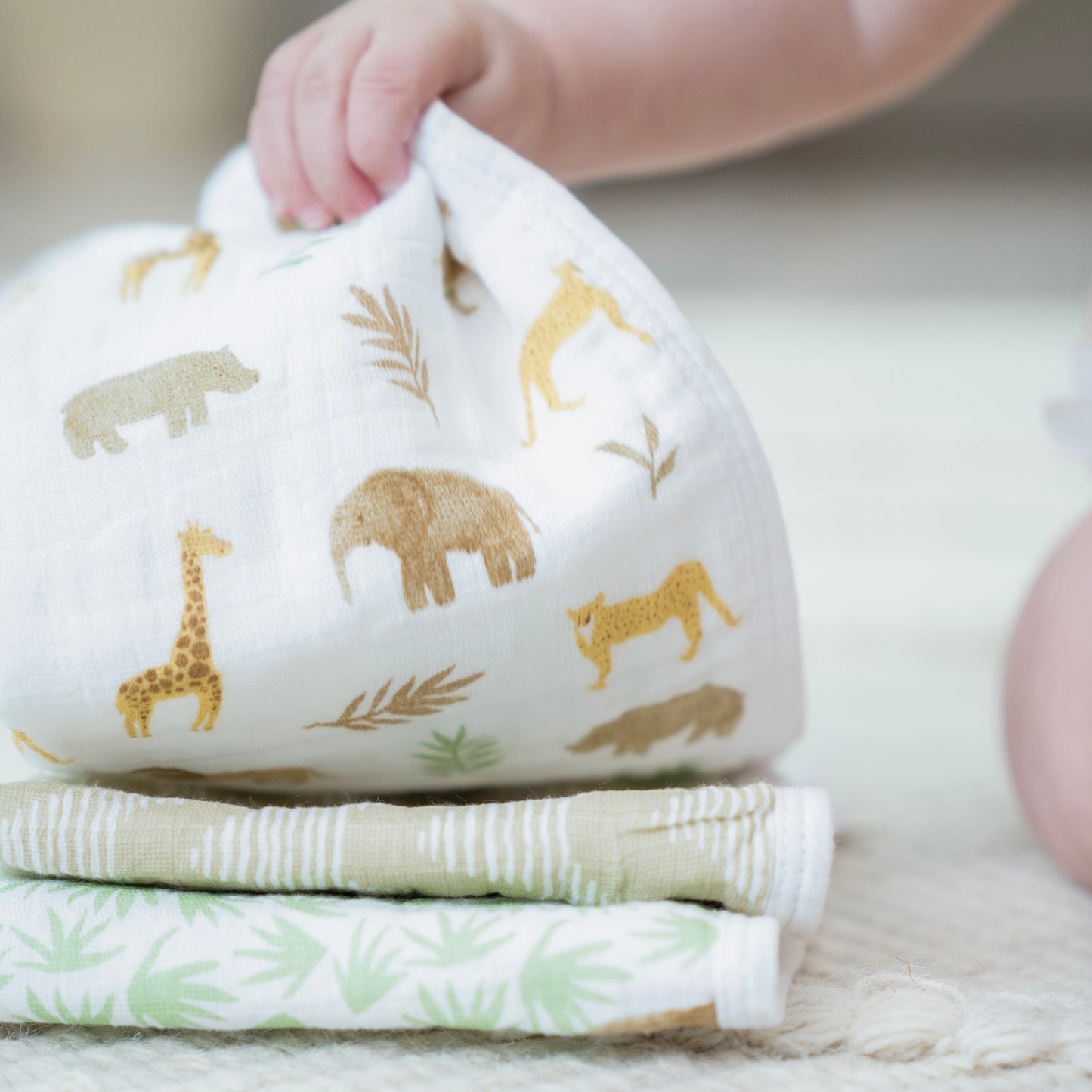 aden + anais™ essentials kūdikio plaušinės (3 vnt.)