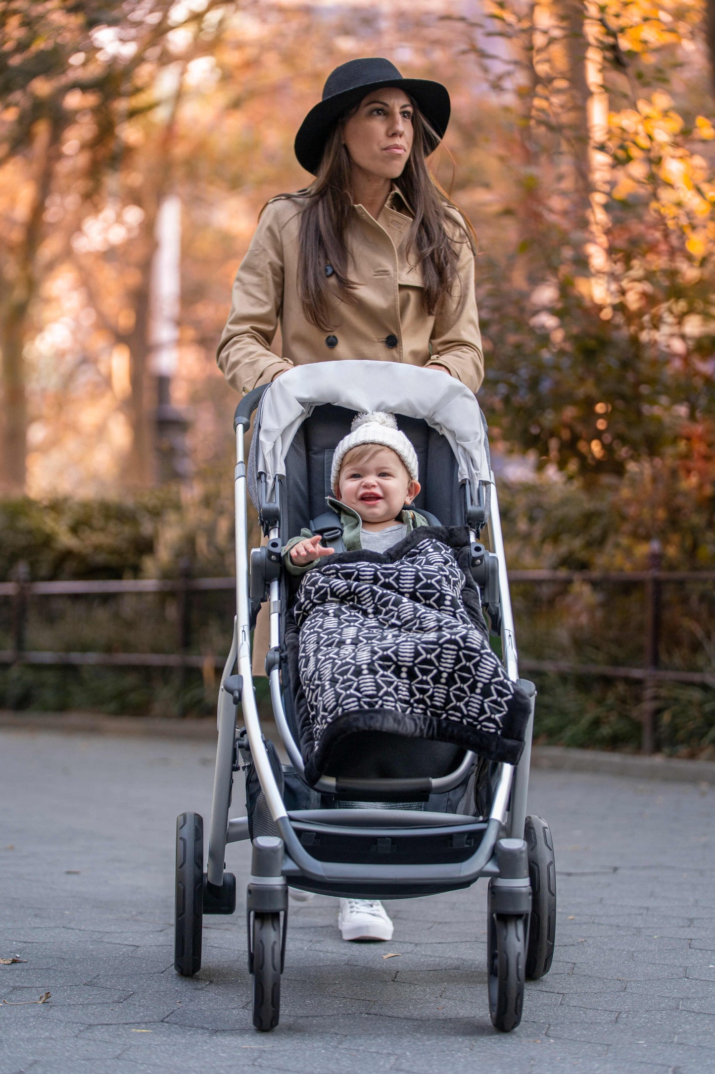 aden + anais™ embrace on-the-go sunki antklodė vežimėliui