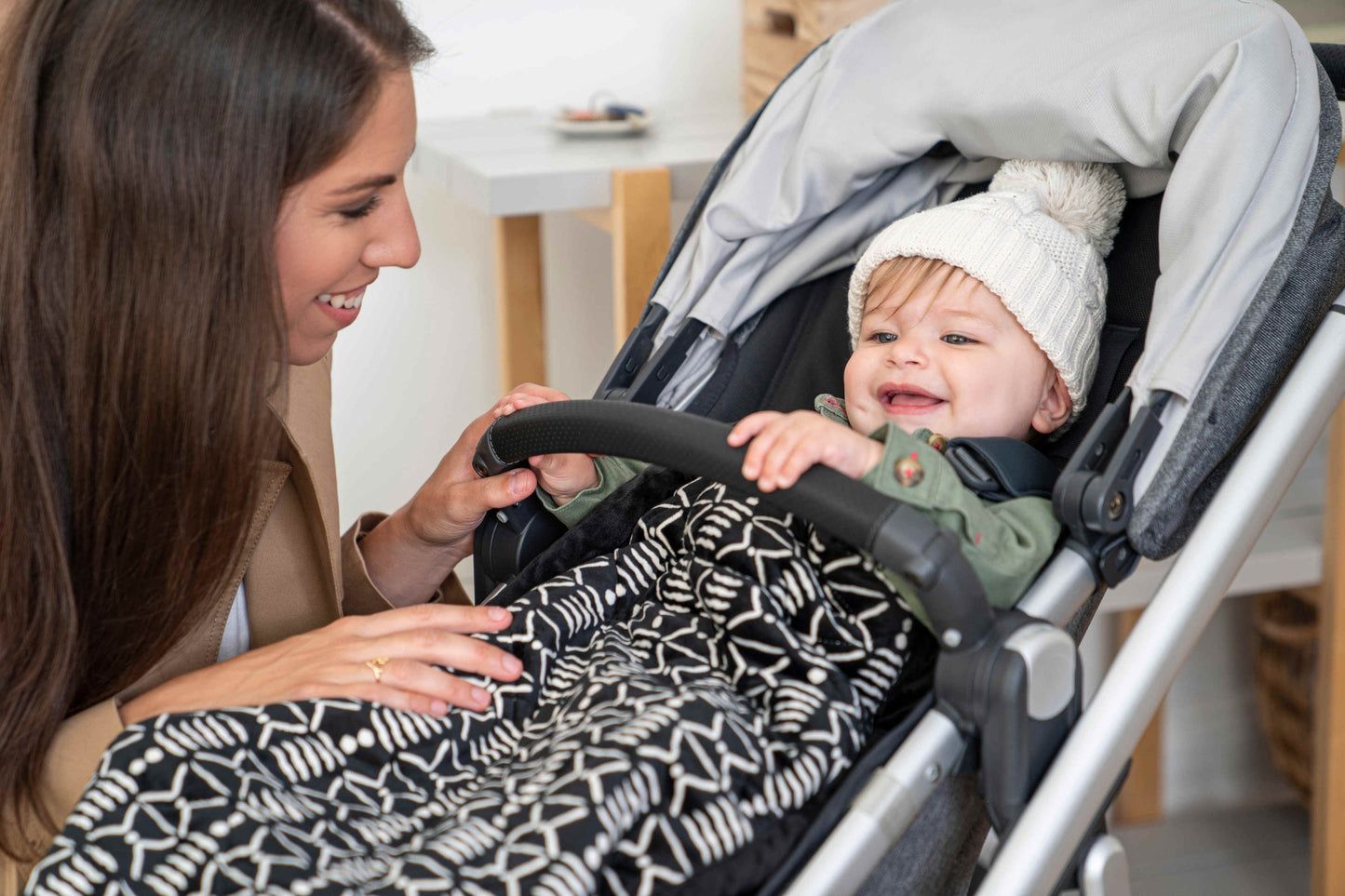 aden + anais™ embrace on-the-go sunki antklodė vežimėliui