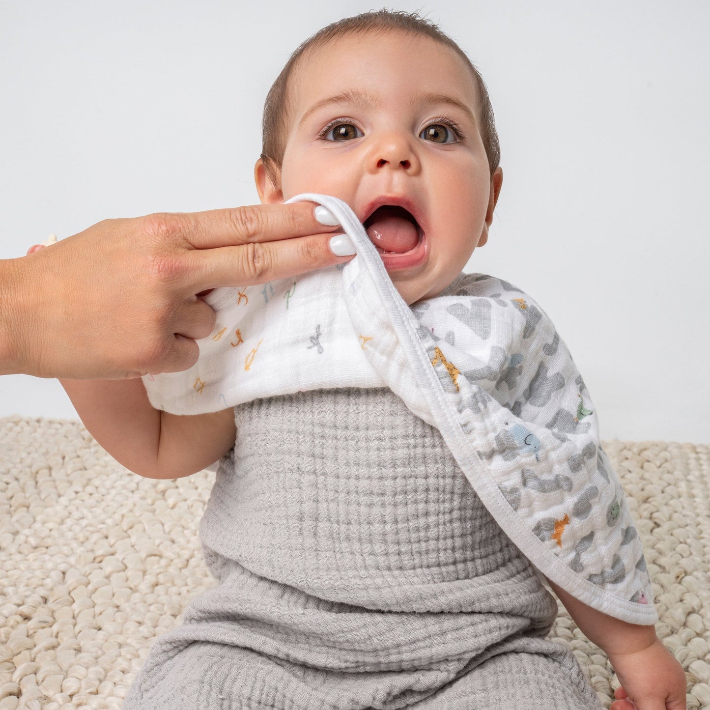 aden + anais™ essentials burpy bib seilinukas - Tiny Humans