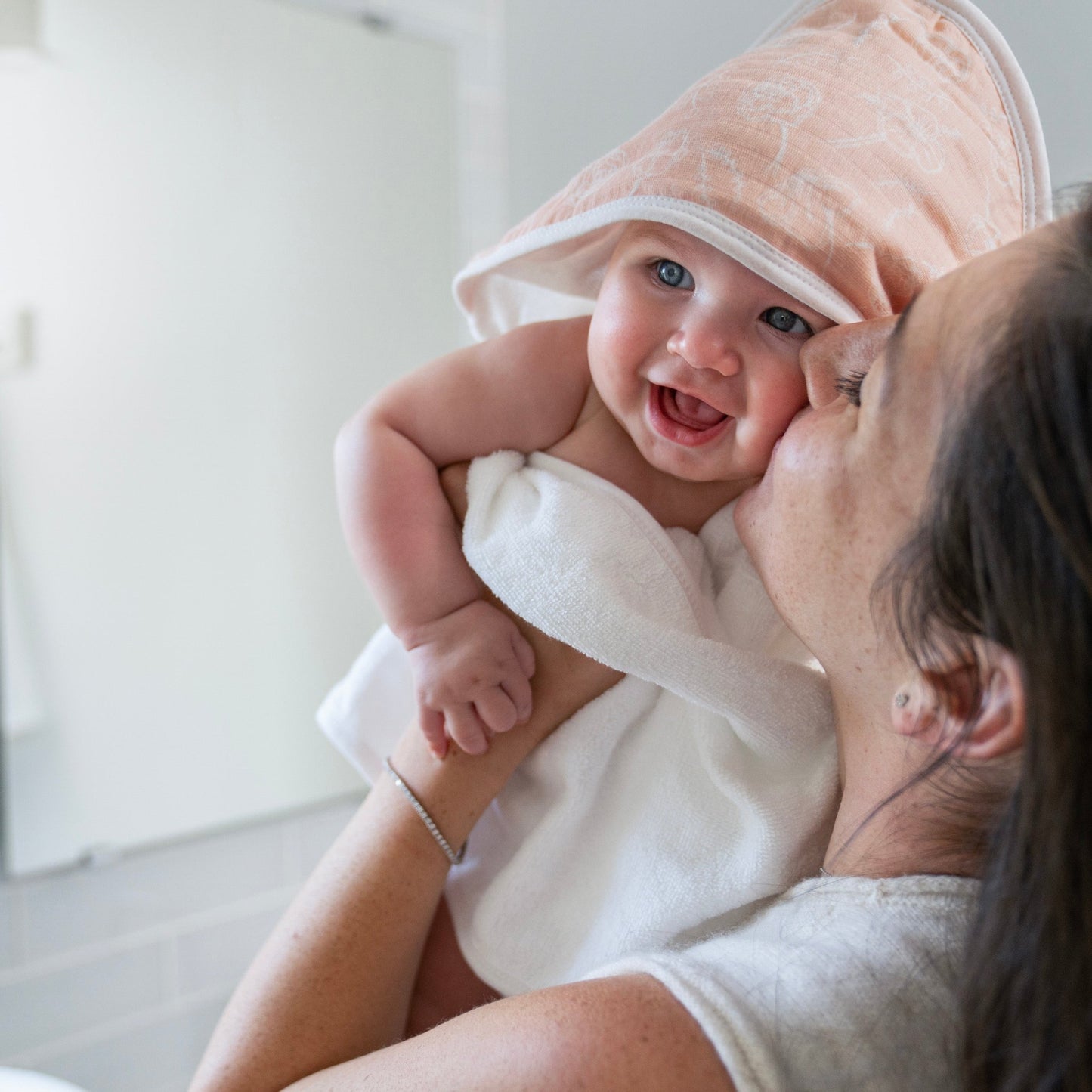 aden + anais™ essentials rankšluosčiai su gobtuvu (2 vnt.) - Tiny Humans